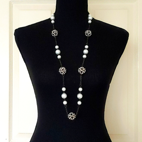 NWT. The Limited Multiple Size Pearls with Chrome Beaded Beads Chained Necklace. - Picture 1 of 4